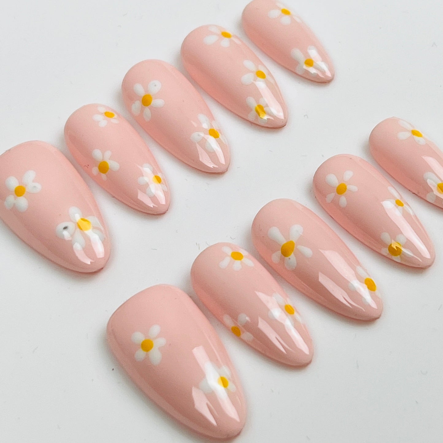 Daisy Delight -Illuminails
