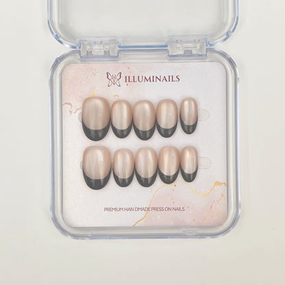 N39 Black French Cat Eye