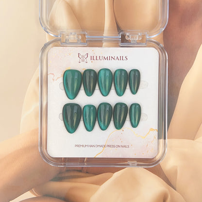 N43 Emerald Green Cat Eye