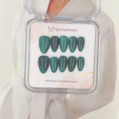 N43 Emerald Green Cat Eye